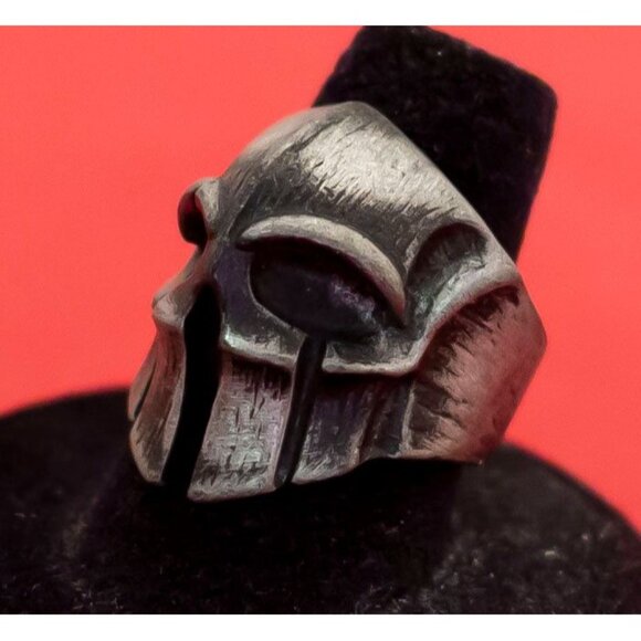 Vintage Gray Skull Ring Size 7 1/2, F27 - Picture 2 of 4